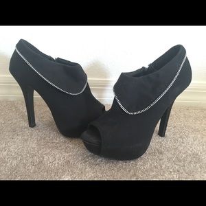 Black heels size 7